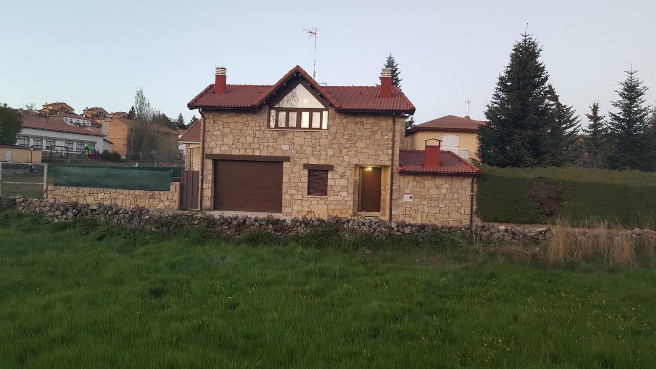 Gasthaus El Cordel De Gredos Navarredonda Exterior foto