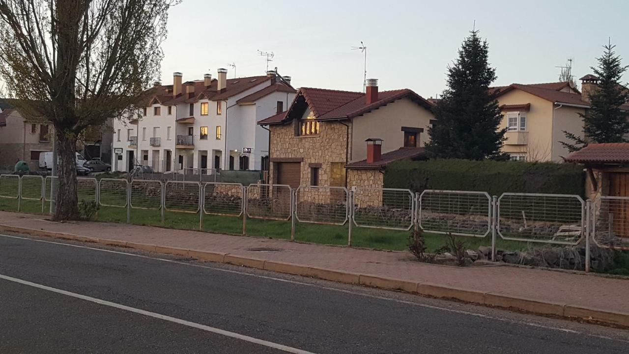 Gasthaus El Cordel De Gredos Navarredonda Exterior foto